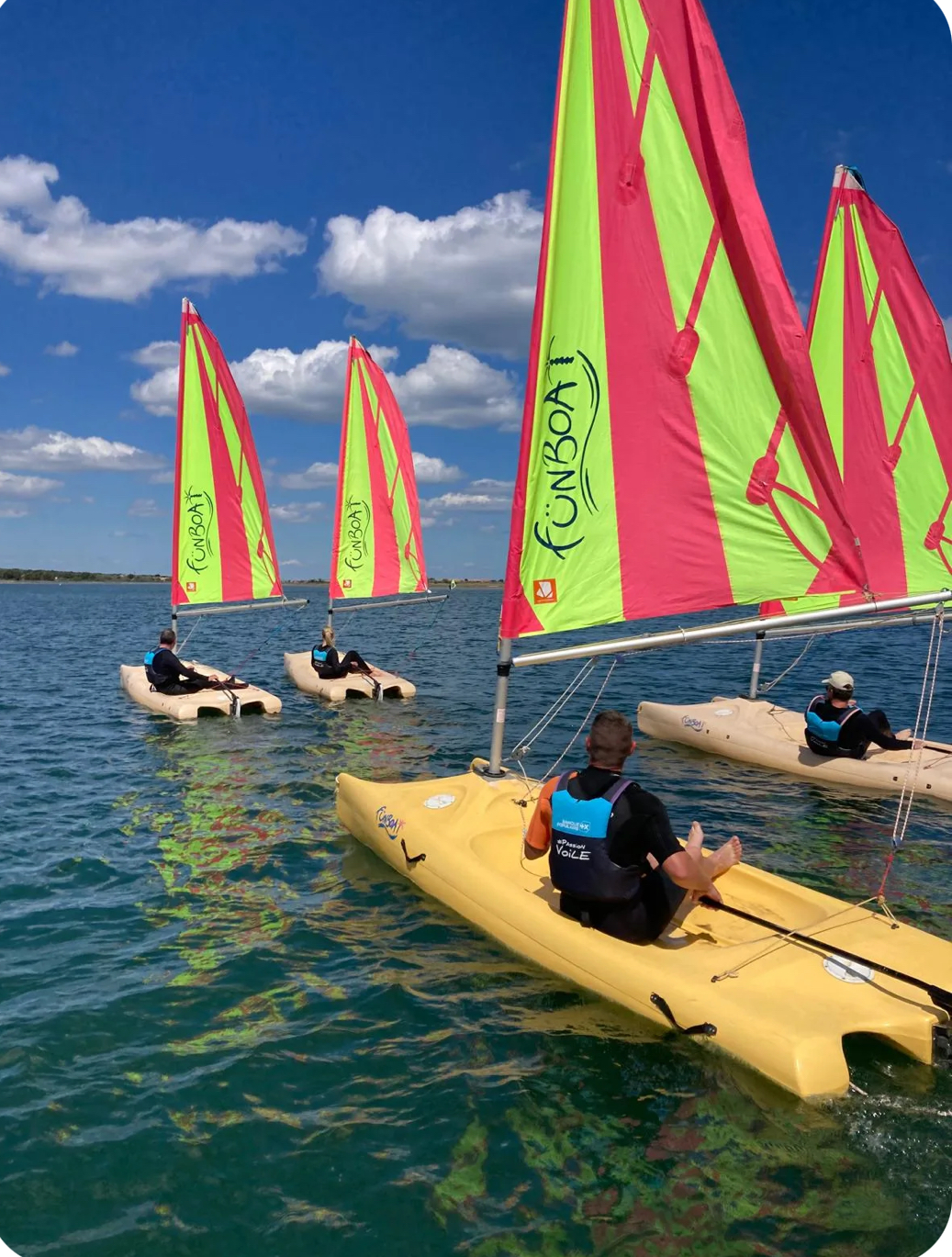 Funboats Akila Gruissan sur l'étang